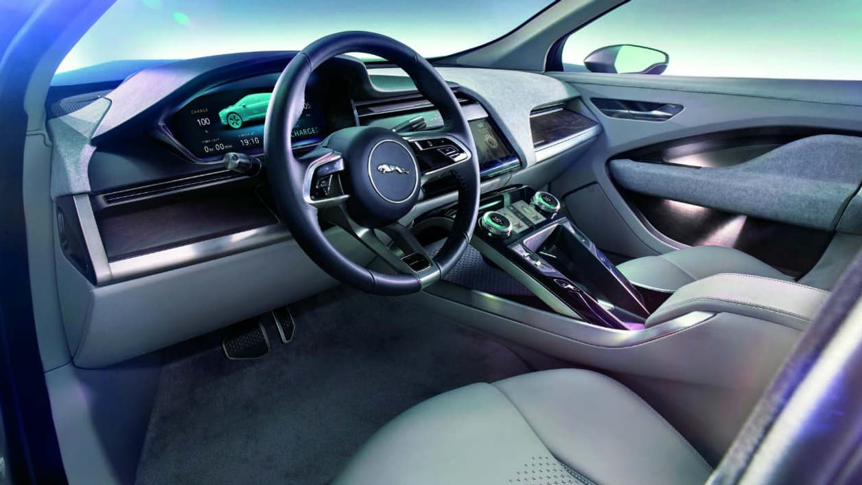 La planche de bord de l'I-Pace , sobre, bardée de lignes est une des grandes réussites du concept. La planche de bord de l'I-Pace , sobre, bardée de lignes est une des grandes réussites du concept.