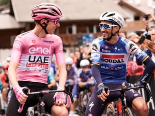 Tadej Pogacar et Julian Alaphilippe pendant le Giro en mai 2025