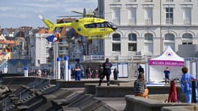 Un hélicoptère du Samu décolle à Wimereux, le 23 avril 2024