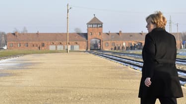 Angela Merkel ce vendredi dans le camp de concentration et d'extermination d'Auschwitz-Birkenau en Pologne.