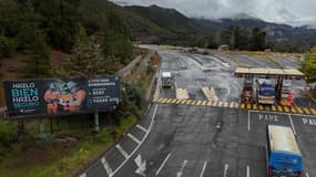 Vue aérienne de l'entrée de la mine El Teniente, une mine de cuivre appartenant à Codelco, située dans la commune de Machali, près de Rancagua, dans la région d'O'Higgins, au Chili, le 1er août 2025.