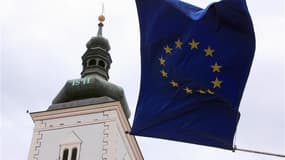 Drapeau européen devant le parlement croate à Zagreb. La Commission européenne a donné mardi son feu vert à l'adhésion de la Croatie à l'Union le 1er juillet prochain, tout en assurant garder un oeil attentif sur les efforts menés par Zagreb dans la lutte