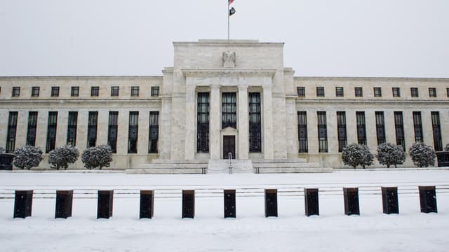 Malgré un diagnostic économique inchangé, la FED se dit tout de même soucieuse de mesurer l'impact des turbulences de marché actuelle. Une prudence qui refroidit un peu le marché.