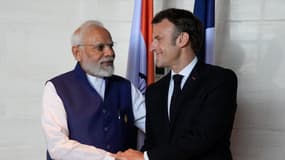 Le président français Emmanuel Macron et le Premier ministre indien Narendra Modi en marge du sommet du G20 de Bali, le 16 novembre 2022.