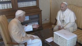 Le pape François et Benoît XVI se sont rencontrés. Un entretien inédit dans l'histoire de l'Eglise catholique.