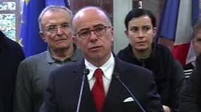 Le ministre de l'Intérieur, Bernard Cazeneuve, s'est exprimé sur les intempéries dans le Var le 29 novembre 2014.
