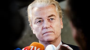 Geert Wilders (PVV) s'adresse à la presse alors qu'il arrive au débat sur le rapport final de l'informateur Ronald Plasterk, à La Haye, le 14 février 2024. 