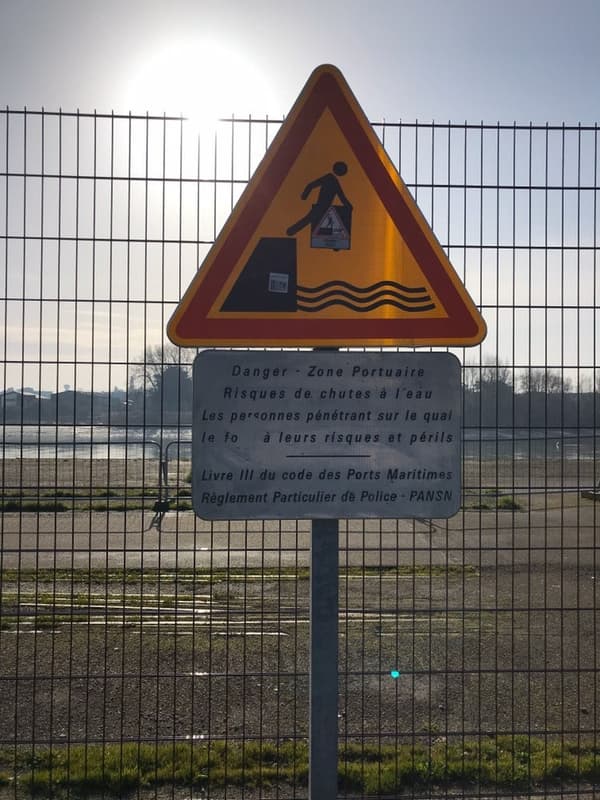 À Nantes, les Quai Wilson ne sont plus accessibles et sont encadrés de barrières. À Nantes, les Quai Wilson ne sont plus accessibles et sont encadrés de barrières.