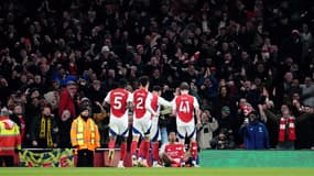Myles Lewis-Skelly imitant la célébration du Norvégien Haaland pour fêter son but face à Manchester City, le 2 février 2025 à l'Emirates