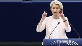 La présidente de la Commission européenne, Ursula Von der Leyen, prononce son discours de candidature à sa réélection devant les députés, le 18 juillet 2024. 