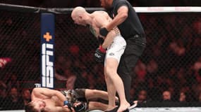 L'énorme KO d'Emmett sur Mitchell à l'UFC 296 à Las Vegas