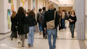 Des élèves dans un lycée parisien le 17 octobre 2003 à Paris (photo d'illustration)