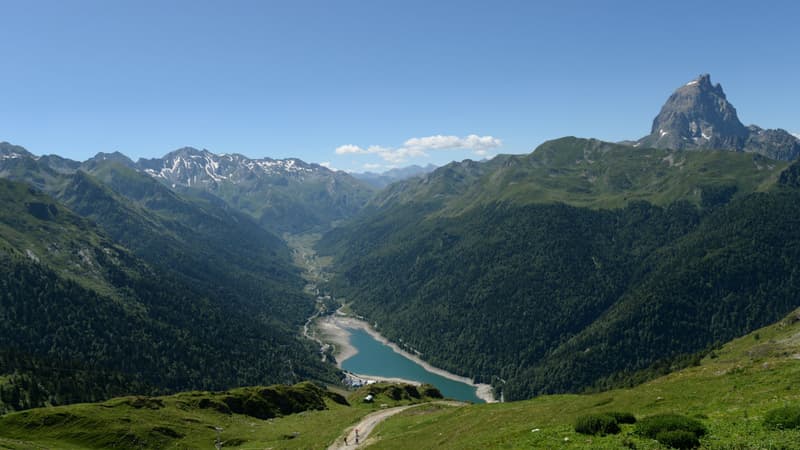 Vue sur le Pic du Midi dans la vallée d'Ossau, dans les Pyrénées-Atlantiques