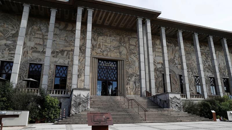 Le palais de la porte Dorée abrite le musée de l'histoire de l'Immigration et un aquarium tropical.