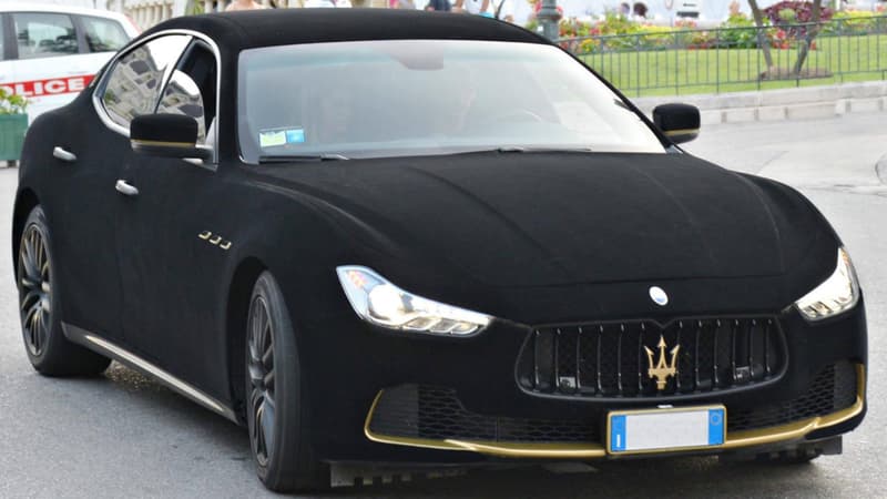 Cette Maserati Ghibli est entièrement recouverte de velours noir.
