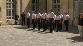 Une minute de silence a été respectée mardi midi dans tous les commissariats des Yvelines.