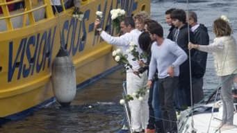 Hommage à la navigatrice Florence Arthaud au large de Cannes, le 26 avril 2015
