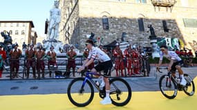 Tadej Pogacar et son Colnago édition limitée, lors de la présentation du Tour de France à Florence, le 27 juin 2024