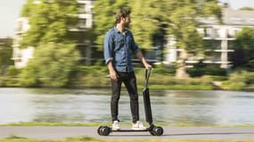 Le trottiskate, un engin entre la trottinette et le skateboard.