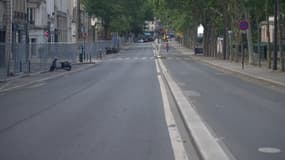Certaines rues de la capitale sont barricadées et désertées à quelques jours des JO.