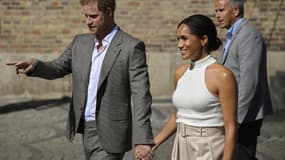 Meghan, duchesse de Sussex, et le prince Harry, duc de Sussex à Düsseldorf, en l'Allemagne, le 6 septembre 2022, après avoir assisté à une réception dans le cadre de l'événement "One Year to Go" des Invictus Games Duesseldorf 2023.