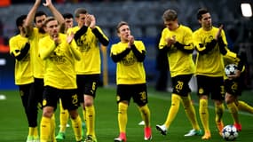 Les joueurs du Borussia Dortmund ont tous enfilé un t-shirt à l'effigie de leur défenseur Marc Bartra lors de l'échauffement avant le quart de finale de Ligue des champions contre Monaco.