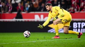 Mathew Ryan lors de Lille-Lens, le 30 mars 2025.