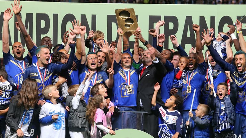 Troyes fêtant son titre de champion de France de Ligue 2