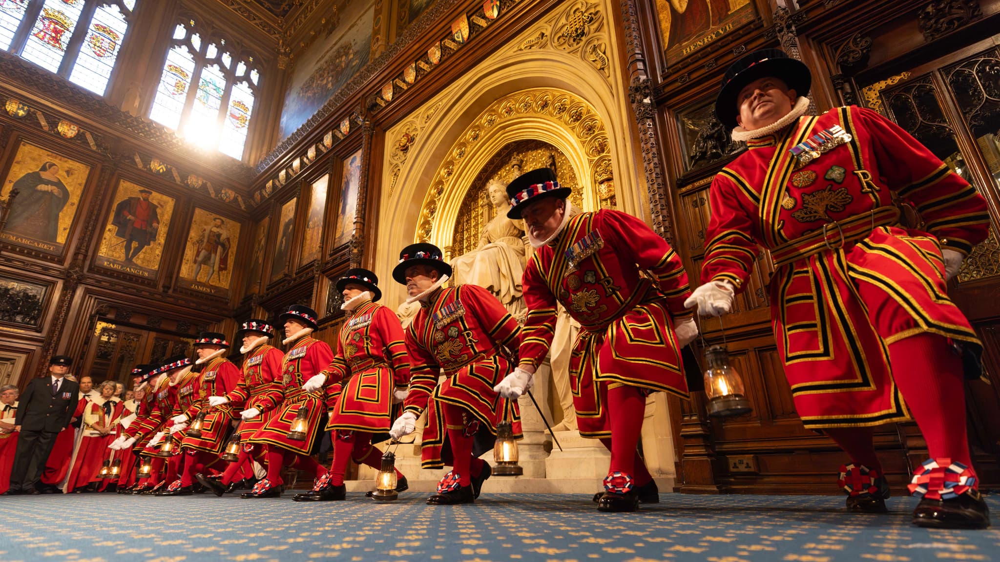 Des membres de la garde participent à la traditionnelle cérémonie de fouille dans la chambre du prince à la Chambre des Lords avant l'ouverture officielle du Parlement aux Chambres du Parlement, à Londres, le 7 novembre 2023. Des membres de la garde participent à la traditionnelle cérémonie de fouille dans la chambre du prince à la Chambre des Lords avant l'ouverture officielle du Parlement aux Chambres du Parlement, à Londres, le 7 novembre 2023.