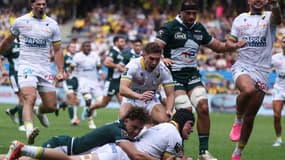 Killian Tixeront inscrit un essai lors de la victoire de Clermont face à Pau (50-27) en Top 14 