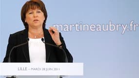 Martine Aubry a officialisé mardi dans sa ville de Lille son entrée en lice dans la primaire socialiste dont elle est l'une des favorites avec le député François Hollande. /Photo prise le 28 juin 2011/REUTERS/Benoît Tessier