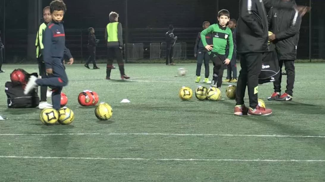 Des enfants à l'entraînement au FC Gobelins Des enfants à l'entraînement au FC Gobelins