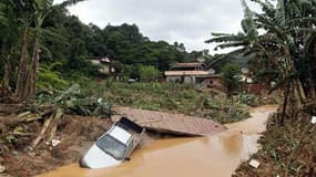 A Teresopolis, une ville située à une centaine de kilomètres au nord-est de Rio de Janeiro. Au moins 375 personnes sont mortes dans la région Serrana, une zone montagneuse du sud-ouest du Brésil à la suite d'inondations et glissements de terrain provoqués
