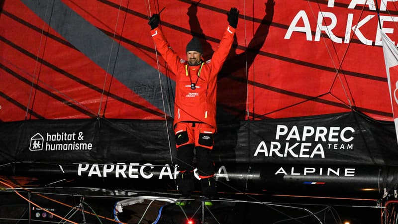 https://images.bfmtv.com/ldsX3jN0rJ4V7mszwCFwNq-D9c4=/0x106:2048x1258/800x0/images/Yoann-Richomme-lors-de-son-arrivee-sur-le-Vendee-Globe-le-15-janvier-2025-aux-Sables-d-Olonne-2013902.jpg