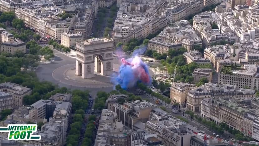 Des feux d'artifices craqués lors de la parade du PSG, le 1er juin 2025. Des feux d'artifices craqués lors de la parade du PSG, le 1er juin 2025.