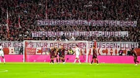 Une banderole déployée par les supporters du Bayern face au Bayer Leverkusen.