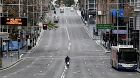 Une rue de la ville de Sydney, reconfinée, le 26 juin 2021 en Australie.