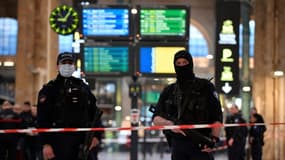 Intervention de la police gare du Nord à Paris, où six personnes ont été blessées légèrement par un homme qui a été interpellé, le 11 janvier 2023 
