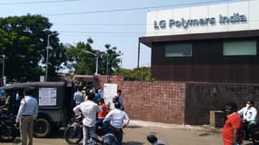 L'entrée de l'usine LG Poymers, où une fuite de gaz a provoqué la mot de plusieurs personnes et l'hospitalisation de centaines d'autres, le 7 mai 2020 à Visakhapatnam (Inde)