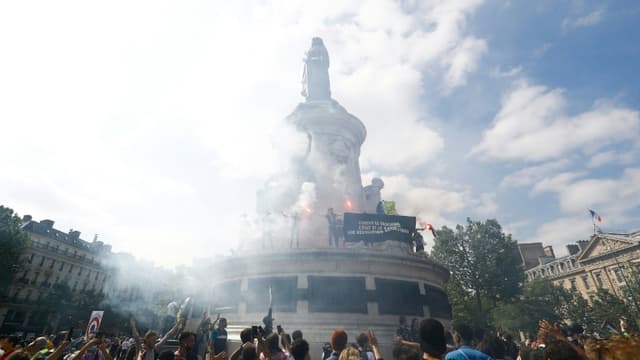 Manifestation à Paris pour dénoncer "les attaques contre les libertés", le 12 juin 2021
