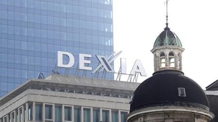 La France et la Belgique se sont engagées mardi à prendre toutes les mesures nécessaires pour sauver Dexia dont le cours de Bourse s'effondre sur fond de spéculations sur un démantèlement de la banque franco-belge. /Photo prise le 27 septembre 2011/REUTER