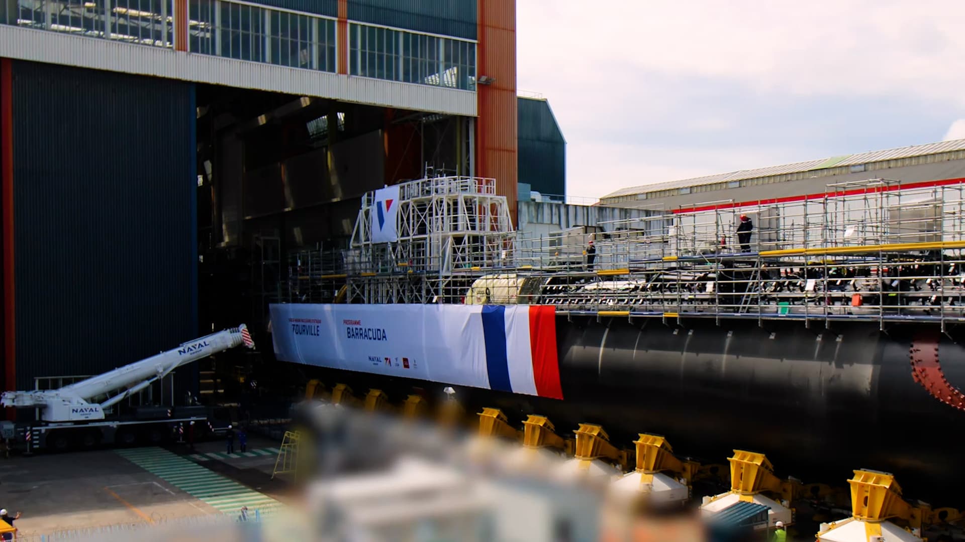 Le Tourville passe des ateliers de Naval Group à ceux de la DGA. Le Tourville passe des ateliers de Naval Group à ceux de la DGA.