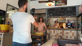 Face au manque de client, des commerçants du Beausset (Var) posent nus dans un calendrier.