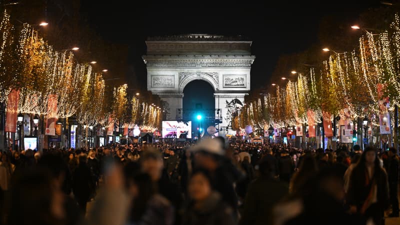 Les images des illuminations de Noël sur les Champs-Élysées