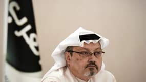 Le journaliste saoudien Jamal Khashoggi, le 15 décembre 2014 lors d'une conférence de presse à Manama, à Bahreïn