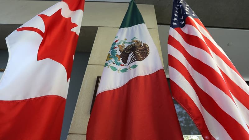 En revanche, les lourds droits de douane imposés à l'acier et à l'aluminium canadien -parmi d'autres- par Washington restent en place pour le moment, malgré la colère d'Ottawa.