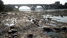 Le lit de la Garonne près du pont des Catalans à Toulouse (illustration, 2012)