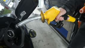 Dans de nombreuses stations-service, le diesel coûte désormais plus cher au litre que l'essence.