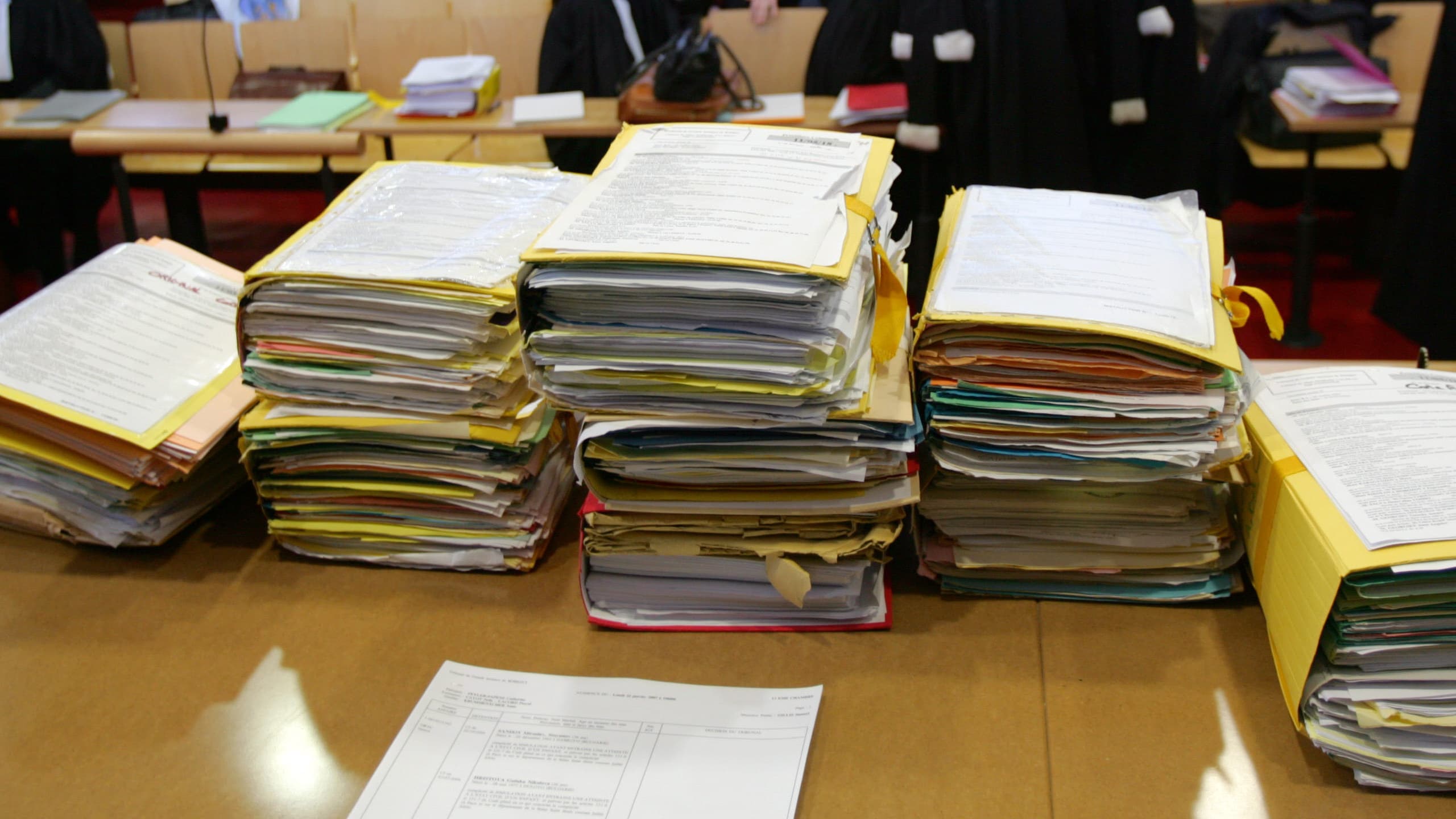 Une imposteuse dérobe des objets aux avocats lors du procès de Sarkozy