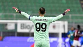 Gianluigi Donnarumma avec son numéro fétiche sous les couleurs milanaises. 